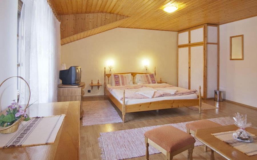 Penzion Spissky Dvor Smižany エクステリア 写真